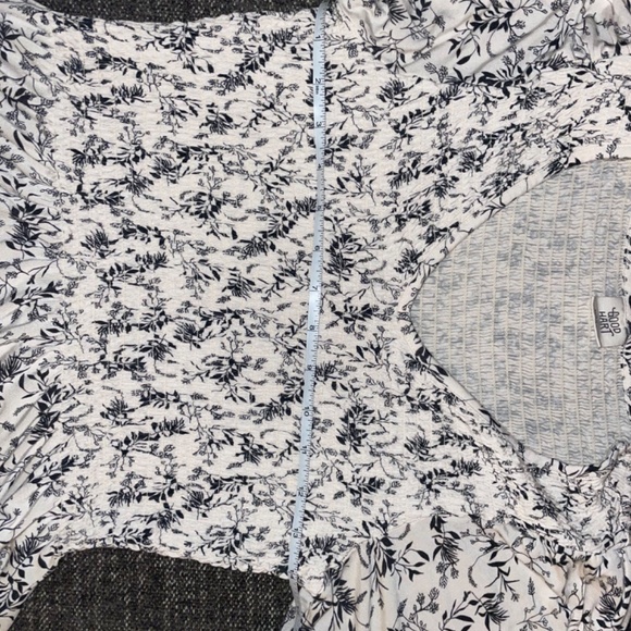 3/$12 - Matilda Jane Flowery Top Size M - Picture 6 of 8